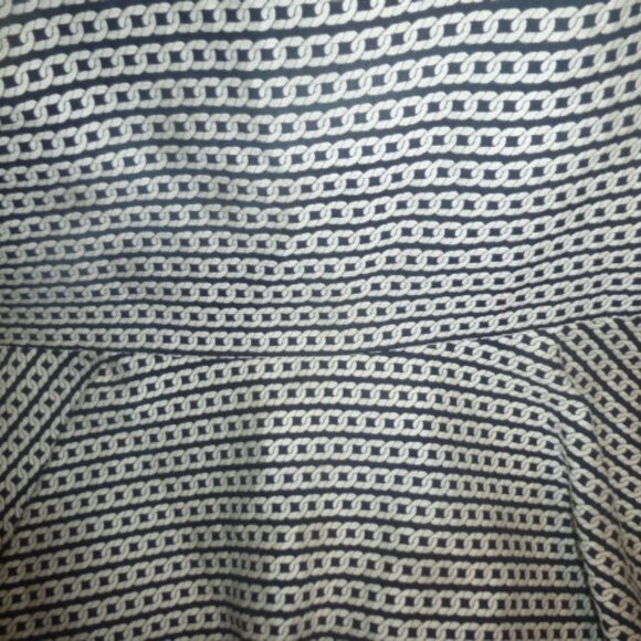 Classic Mini Pencil Silhouette Skirt with Ruffled Hem – Size 4 - Picture 9 of 11